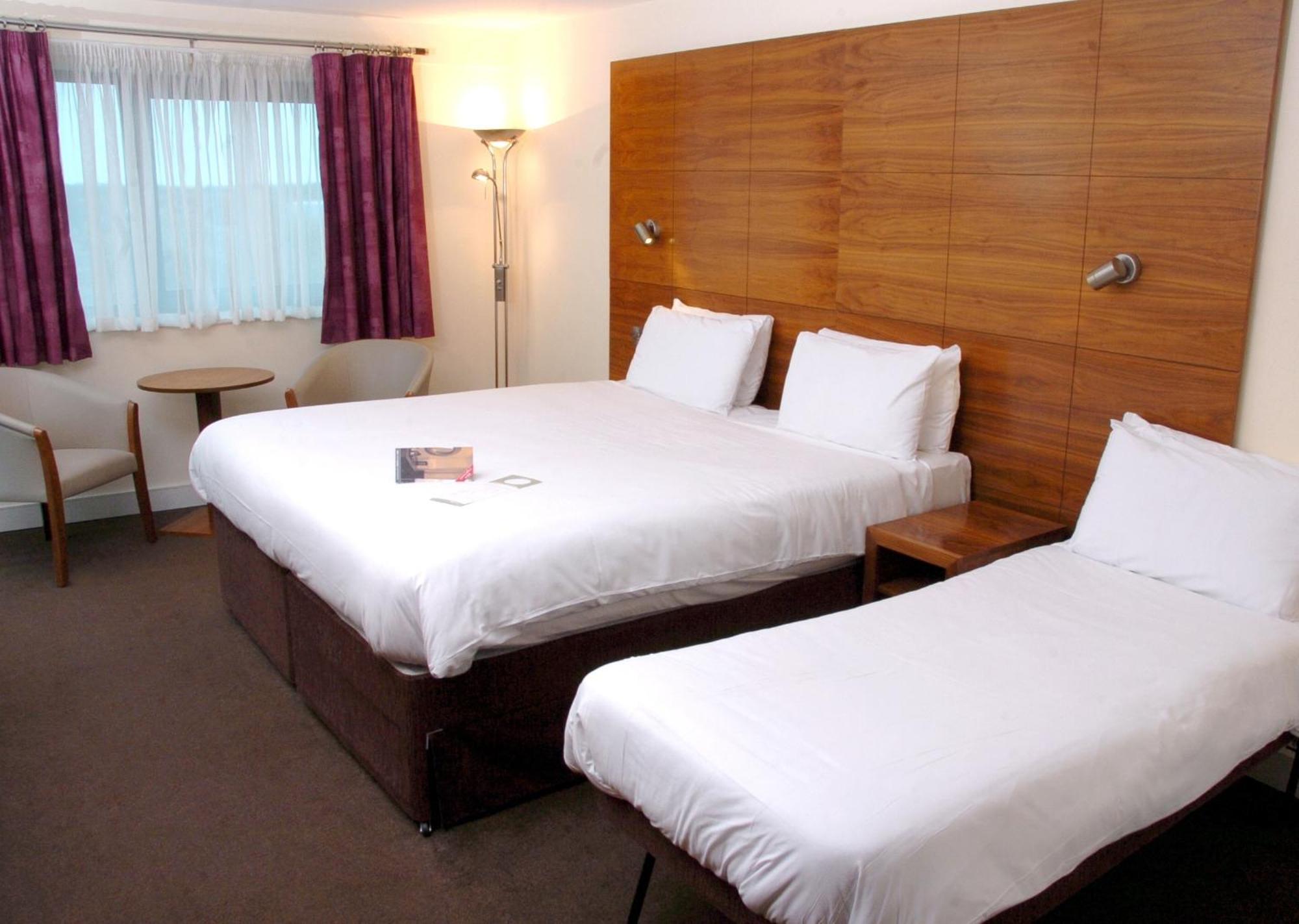 Legacy Preston International Hotel Room photo